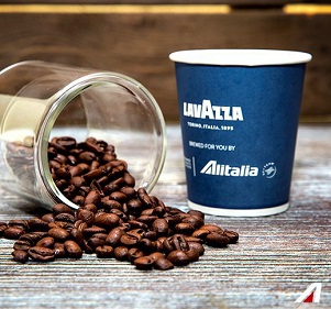 Alitalia pacta con Lavazza llevar su café a vuelos y salones